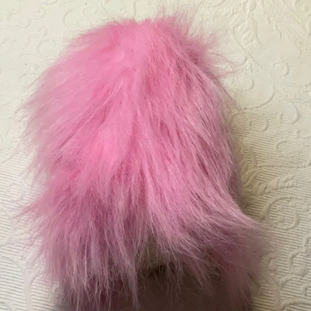 Layla the Hedgehog Plush Toy with Pink Hair 9/2022